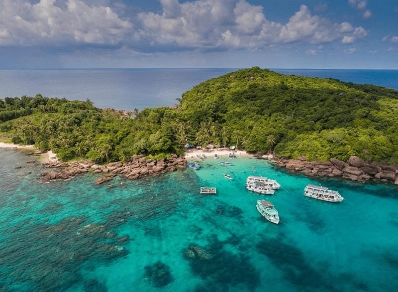 Ngắm toàn cảnh Hòn Móng Tay từ trên cao