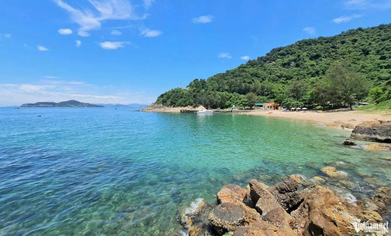 Khám phá Bãi Đông hoang sơ