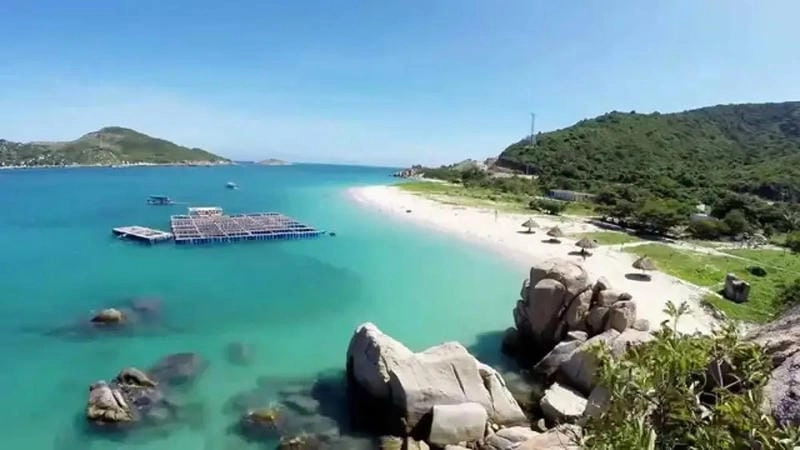 Tìm hiểu vẻ đẹp bình yên của bãi biển Bãi Kinh