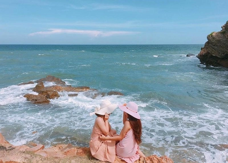 Dạo bước trên Bãi Lữ cát vàng óng ánh