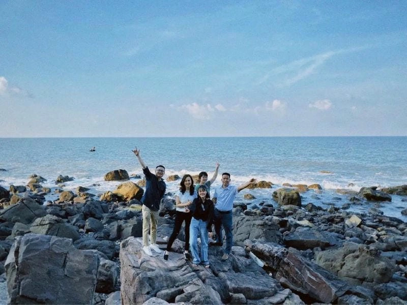 Bãi Lữ nước trong veo thu hút ánh nhìn