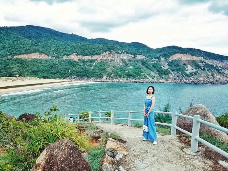 Chụp ảnh cùng Bãi Môn mũi điện độc đáo