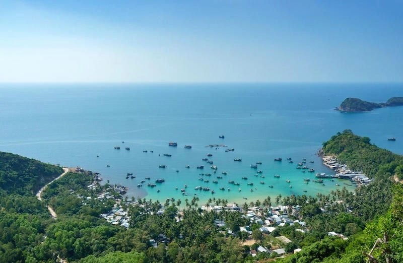 Tìm hiểu vẻ đẹp bình yên của bãi biển Bãi Ngự