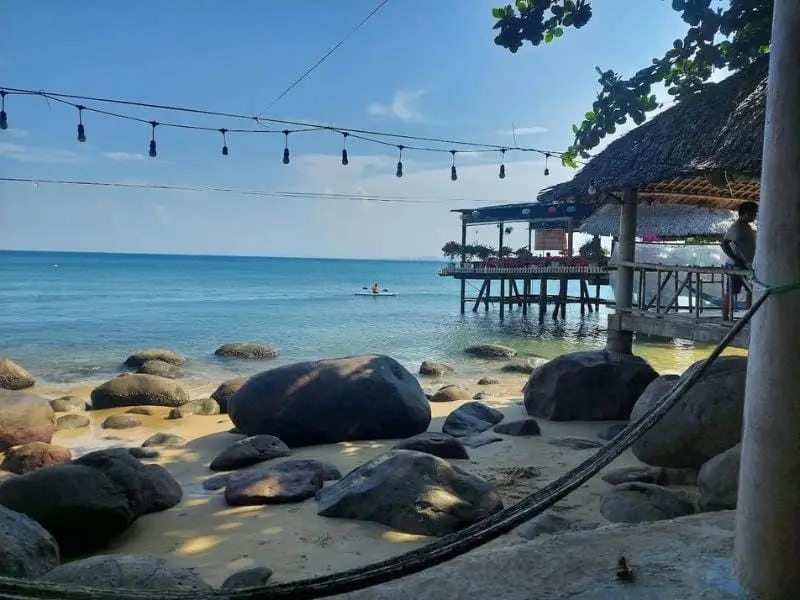 Dạo bước trên Bãi Rạng cát vàng óng ánh