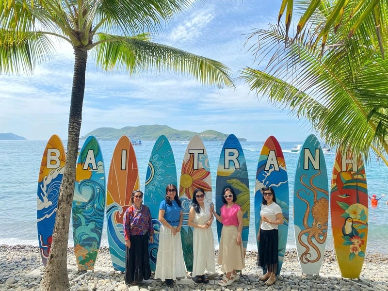 Khám phá Bãi Tranh lặn san hô dưới đáy biển