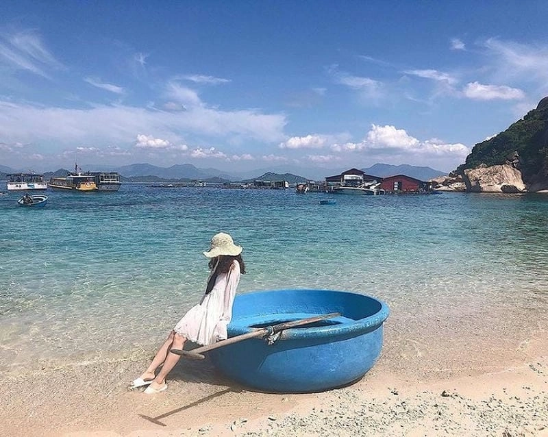 Dạo bước trên Bình Ba cát trắng mịn màng