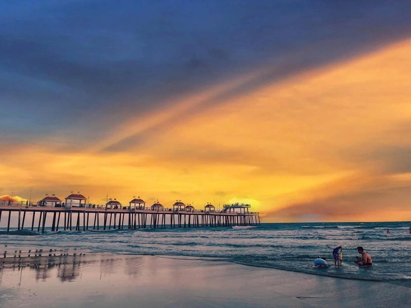 Tận hưởng bãi tắm Bình Châu