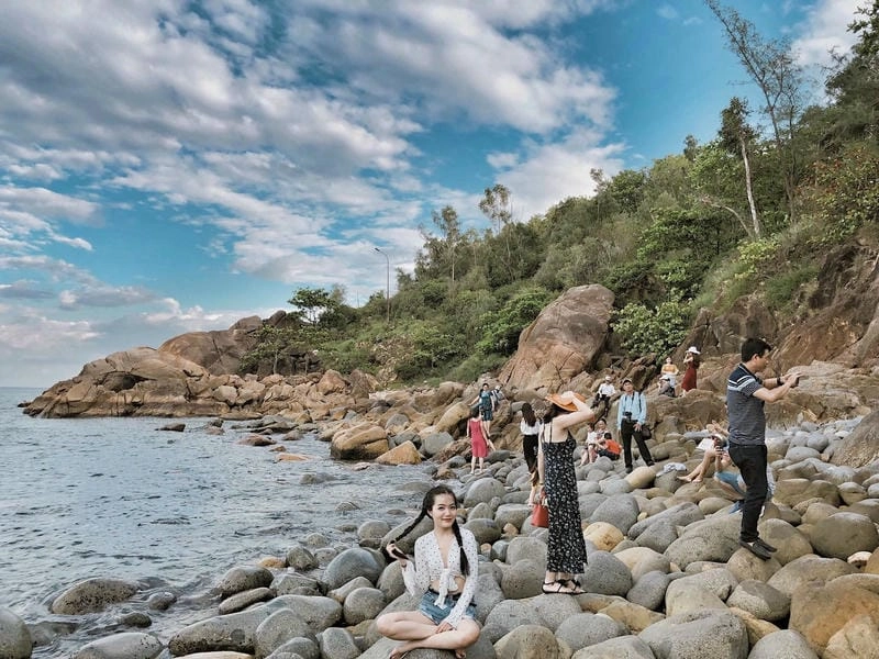 Bình Hưng nước trong veo thu hút ánh nhìn