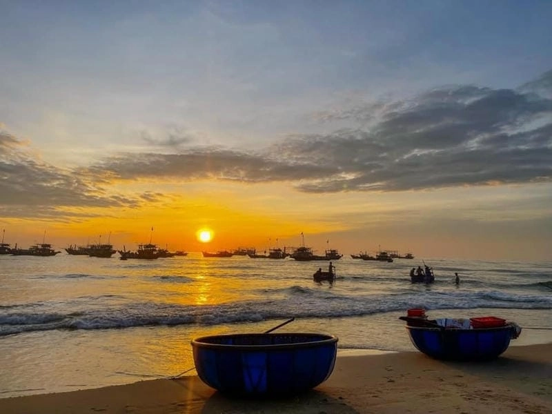 Tận hưởng vẻ đẹp của bãi biển Bình Minh Quảng Nam