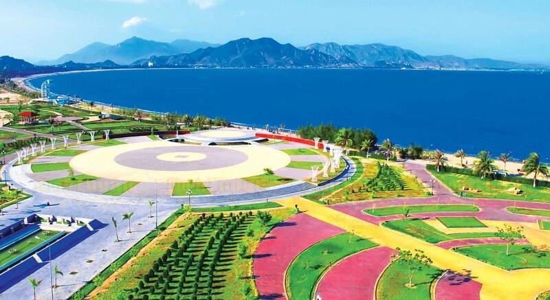 Vẻ đẹp biển Bình Sơn hoang sơ