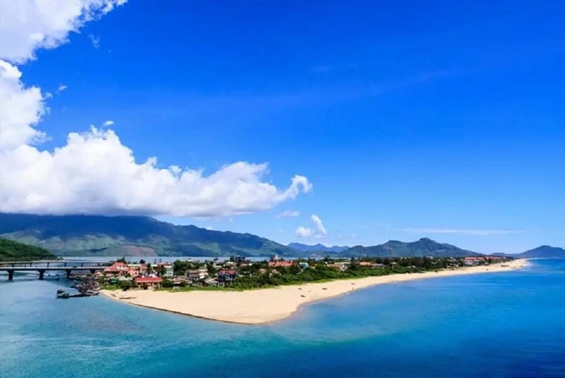 Dạo bước trên Cảnh Dương cát trắng mịn màng