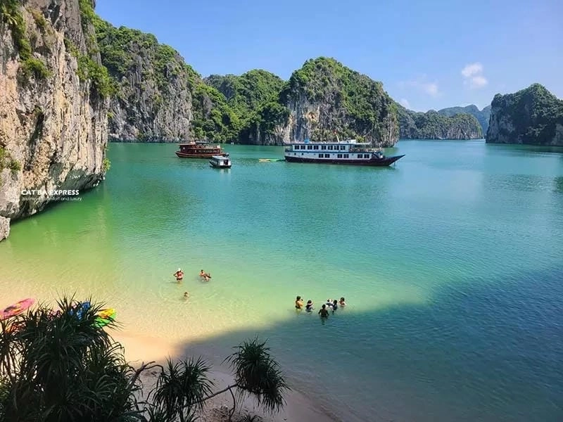 Đón Cát Bà bình minh rực rỡ trên biển