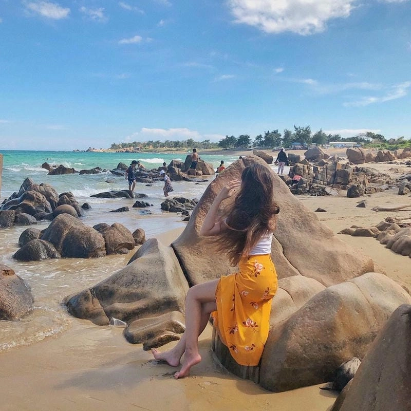 Cùng khám phá trải nghiệm thú vị tại bãi biển Cổ Thạch