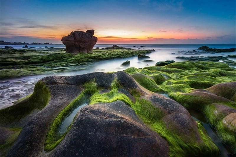 Chụp ảnh cùng Cổ Thạch đá 7 màu độc đáo