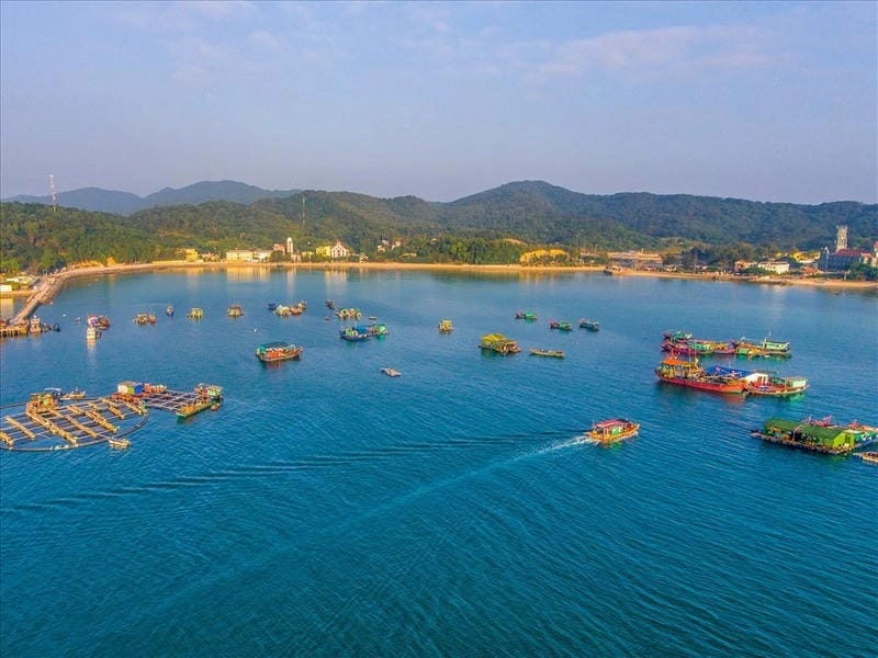 Cô Tô nước trong veo thu hút ánh nhìn