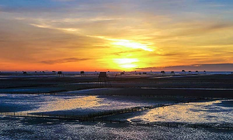 Trải nghiệm tắm biển Cồn Đen