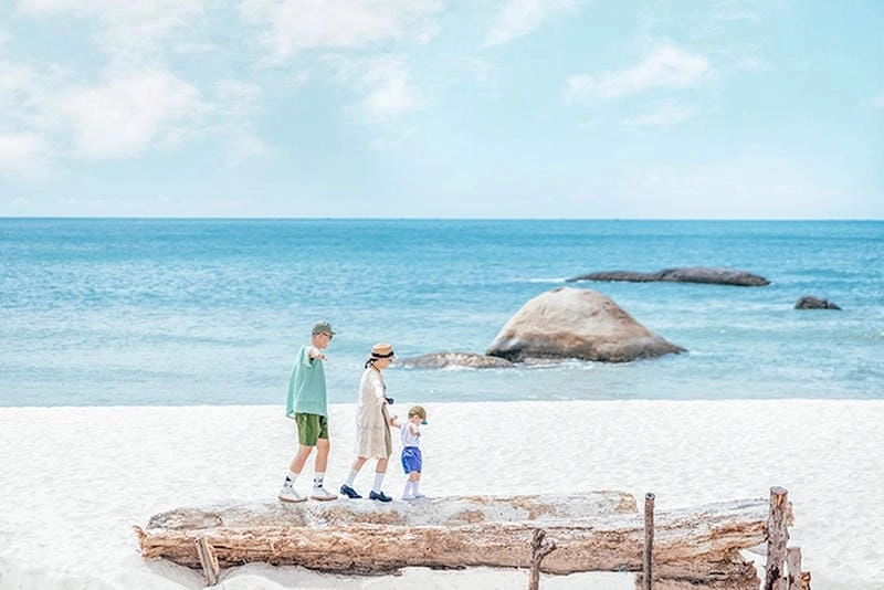 Thời điểm lý tưởng để khám phá bãi biển Cửa Cạn là mùa hè