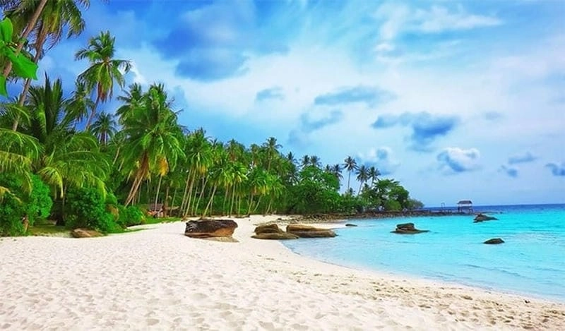 Dạo bước trên Cửa Cạn cát vàng óng ánh