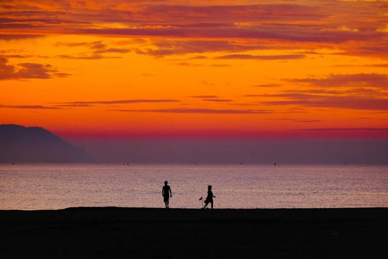 Tận hưởng cảm giác Cửa Đại tắm biển sảng khoái