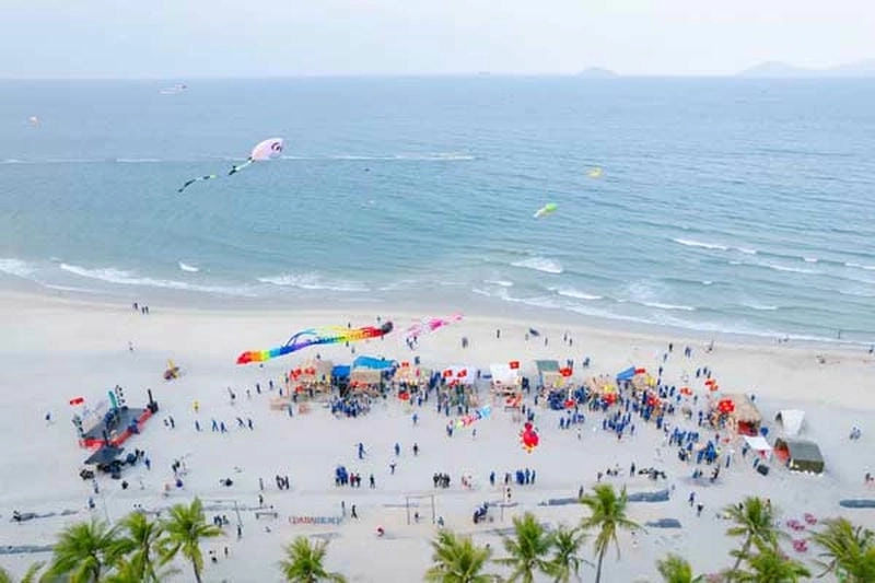 Đón Cửa Đại bình minh lãng mạn trên biển