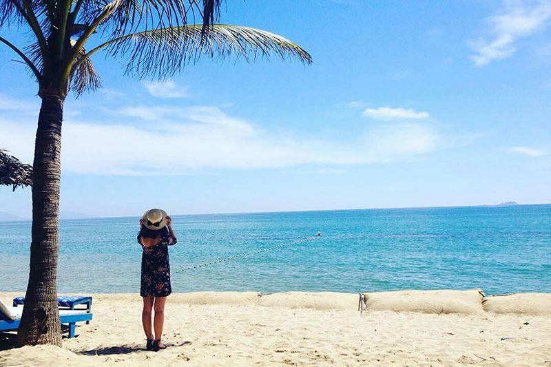 Đắm mình trong làn Cửa Hội biển xanh mát lạnh