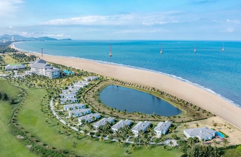 Tìm hiểu vẻ đẹp bình yên của bãi biển Cửa Hội