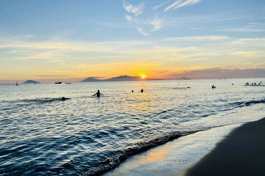 Khung cảnh Cửa Hội hoàng hôn đẹp đến ngỡ ngàng