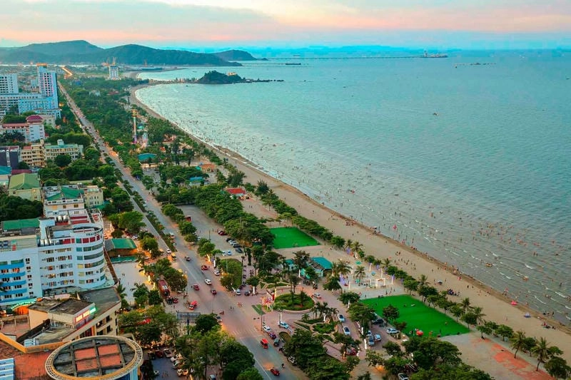 Vui chơi tại bãi tắm biển Cửa Lò