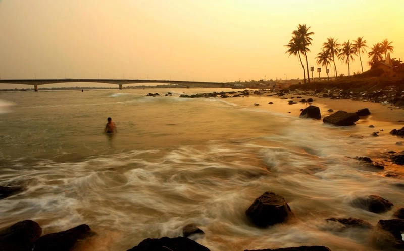 Vui chơi trên Cửa Tùng bãi cát dài bất tận