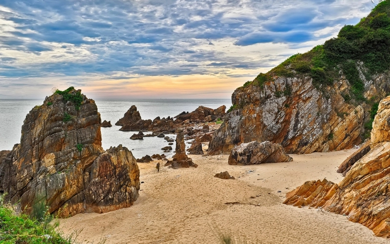 Đón Đá Nhảy bình minh trên biển thơ mộng