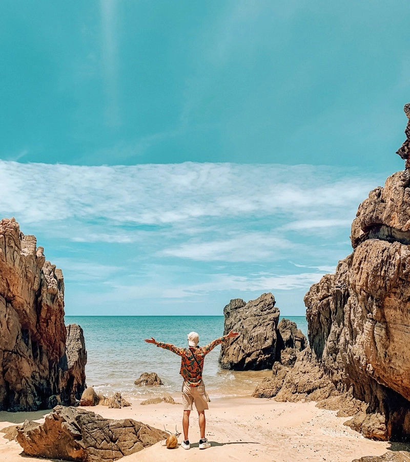 Tận hưởng cảm giác Đá Nhảy tắm biển sảng khoái