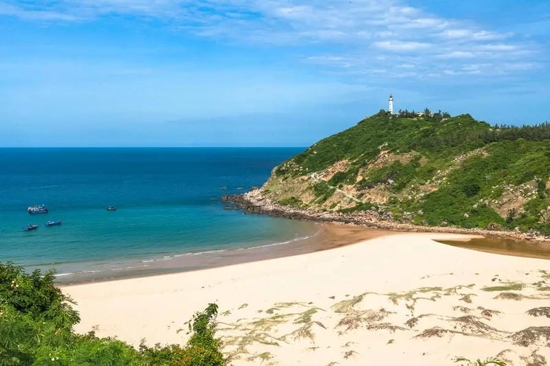 Vui chơi trên Đại Lãnh bãi cát dài bất tận