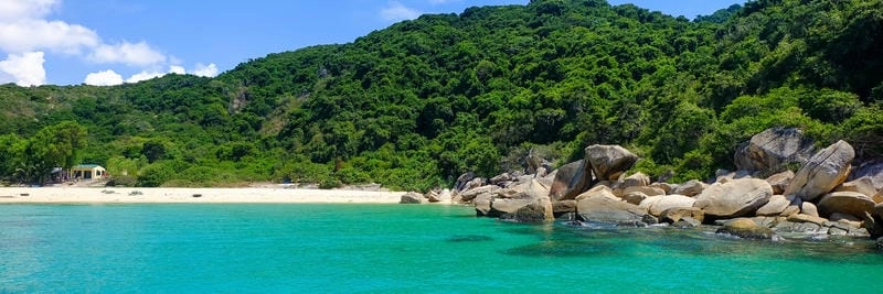 Khám phá những hoạt động hấp dẫn tại bãi biển Đầm Môn