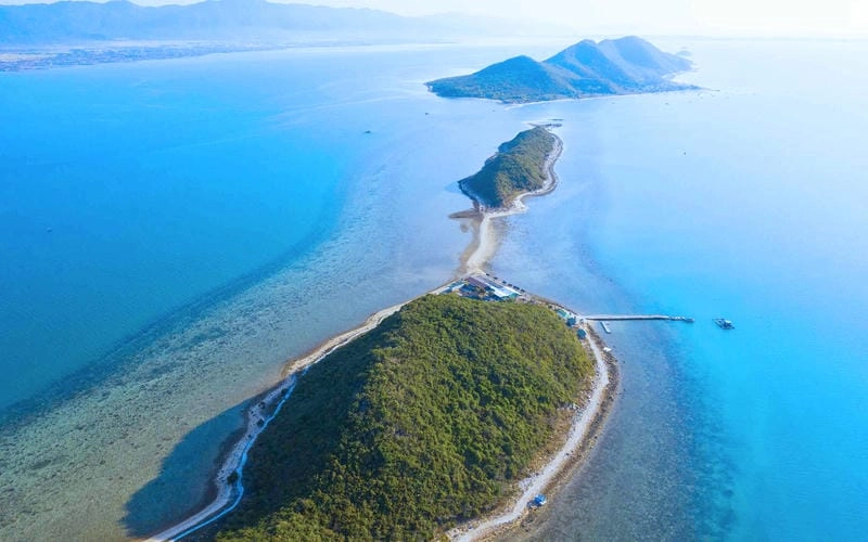 Dạo bước trên Điệp Sơn cát trắng mịn màng