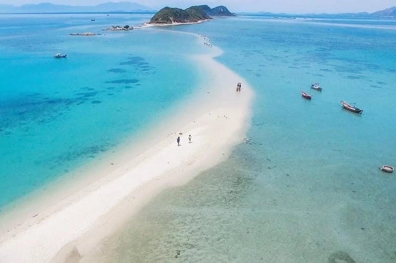 Đắm mình trong làn Điệp Sơn biển xanh mát lạnh