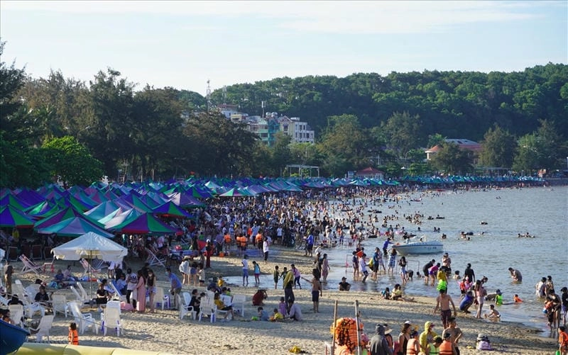 Dạo bước trên Đồ Sơn cát vàng mịn màng