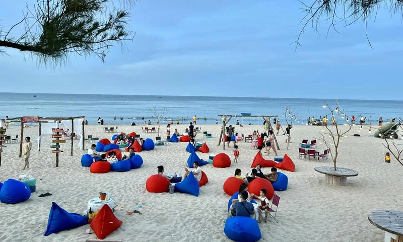 Thưởng thức hải sản Bãi Đồng Hới