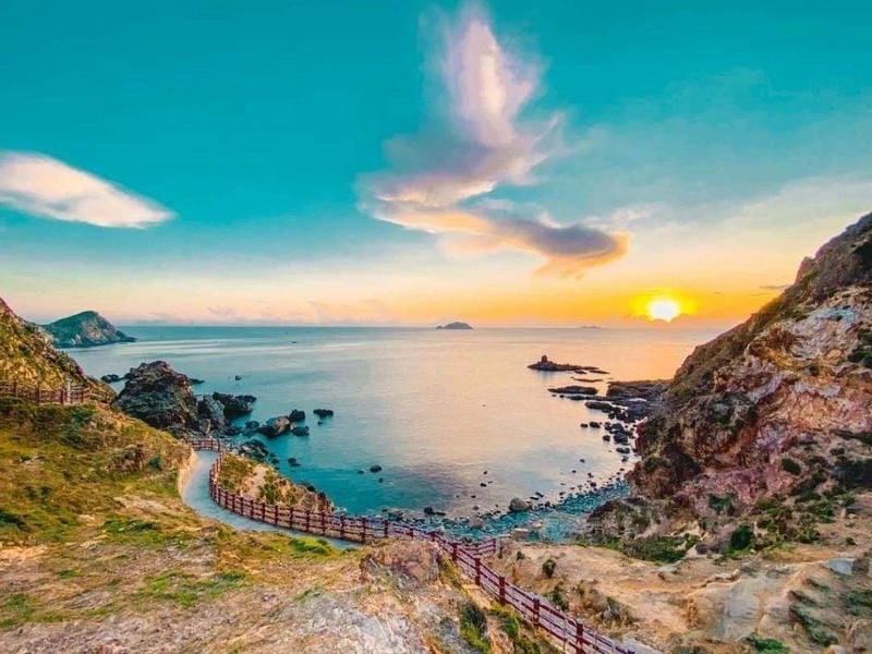 Cùng nhau khám phá những hoạt động hấp dẫn tại bãi biển Eo Gió