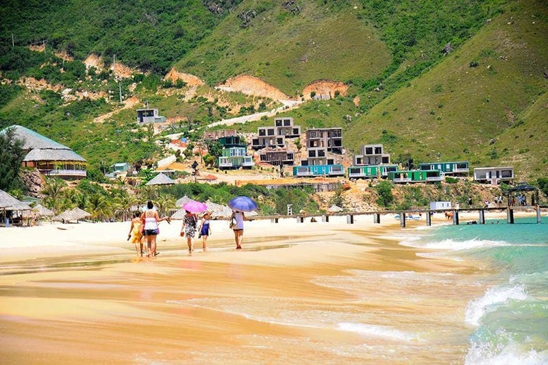 Chụp ảnh cùng Eo Gió vách đá độc đáo