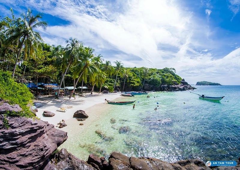 Thưởng thức hải sản Bãi Gành Dầu