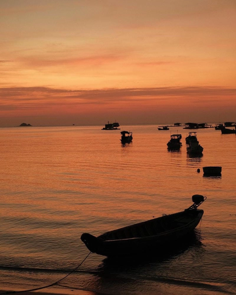 Khung cảnh Gành Dầu hoàng hôn thật bình yên