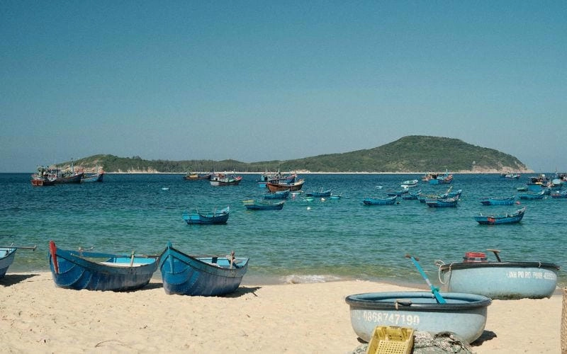 Đắm mình trong làn Gành Yến biển xanh mát lạnh