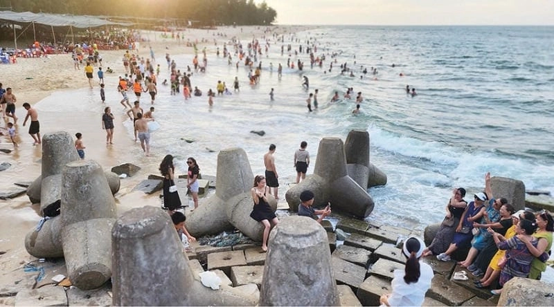 Khám phá bãi đá biển Hải Dương Huế