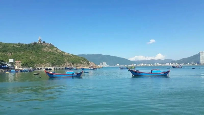 Đắm mình trong làn Hải Minh biển xanh mát lạnh