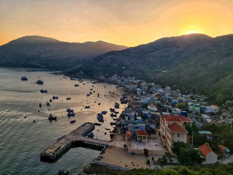 Đón Hải Minh bình minh lãng mạn trên biển