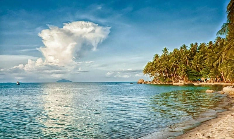 Dạo bước trên Hải Tặc cát trắng mịn màng