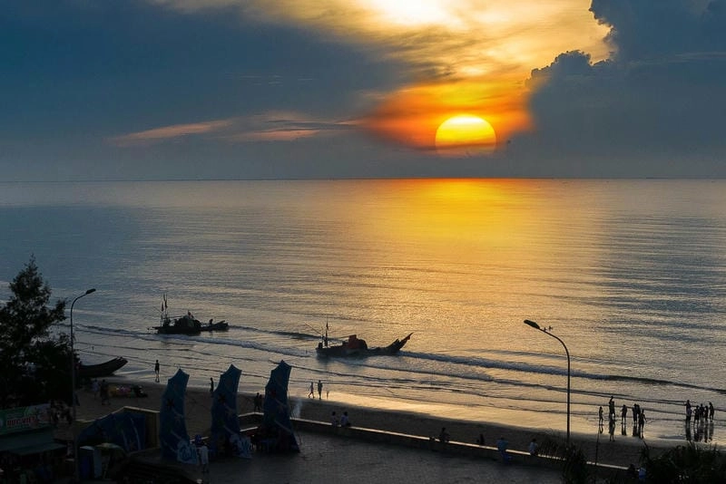 Khoảng cách bãi biển Hải Tiến cách Hà Nội bao xa