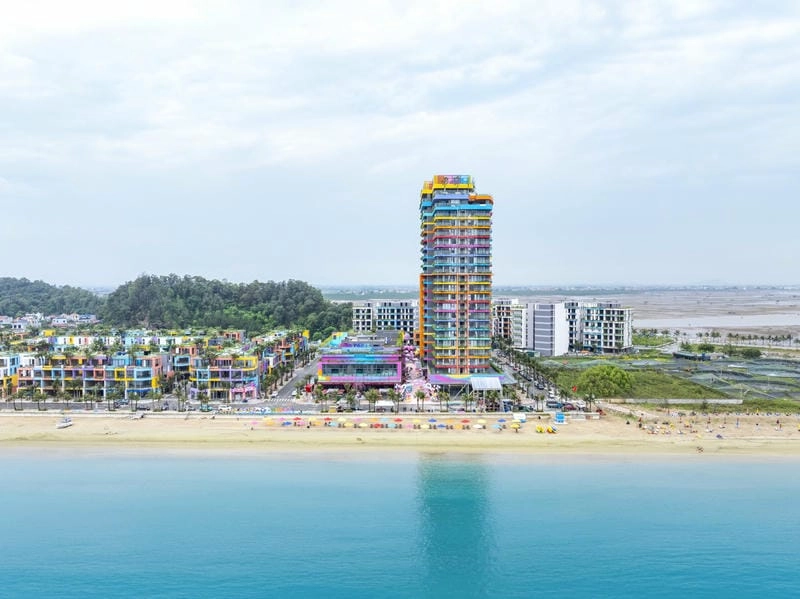 Vị trí và vẻ đẹp riêng của bãi biển Hải Tiến luôn thu hút du khách