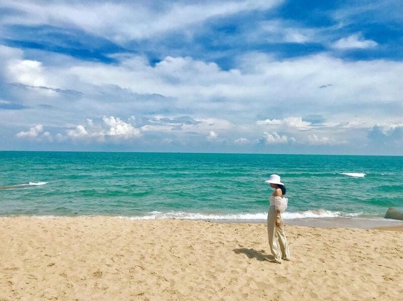 Vui chơi trên Hồ Cốc bãi cát dài bất tận