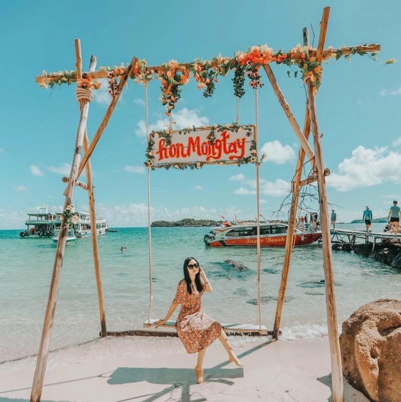 Khám phá vẻ đẹp Hòn Móng Tay đảo hoang